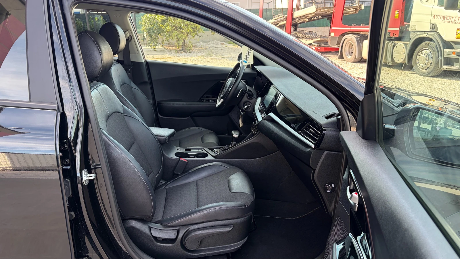 Kia Niro 1.6 HEV , снимка 12 - Автомобили и джипове - 56223410
