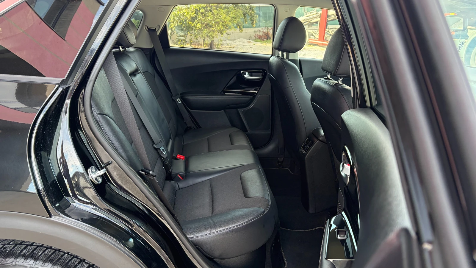 Kia Niro 1.6 HEV , снимка 11 - Автомобили и джипове - 56223410