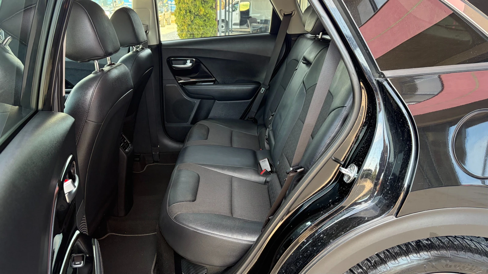 Kia Niro 1.6 HEV , снимка 9 - Автомобили и джипове - 56223410