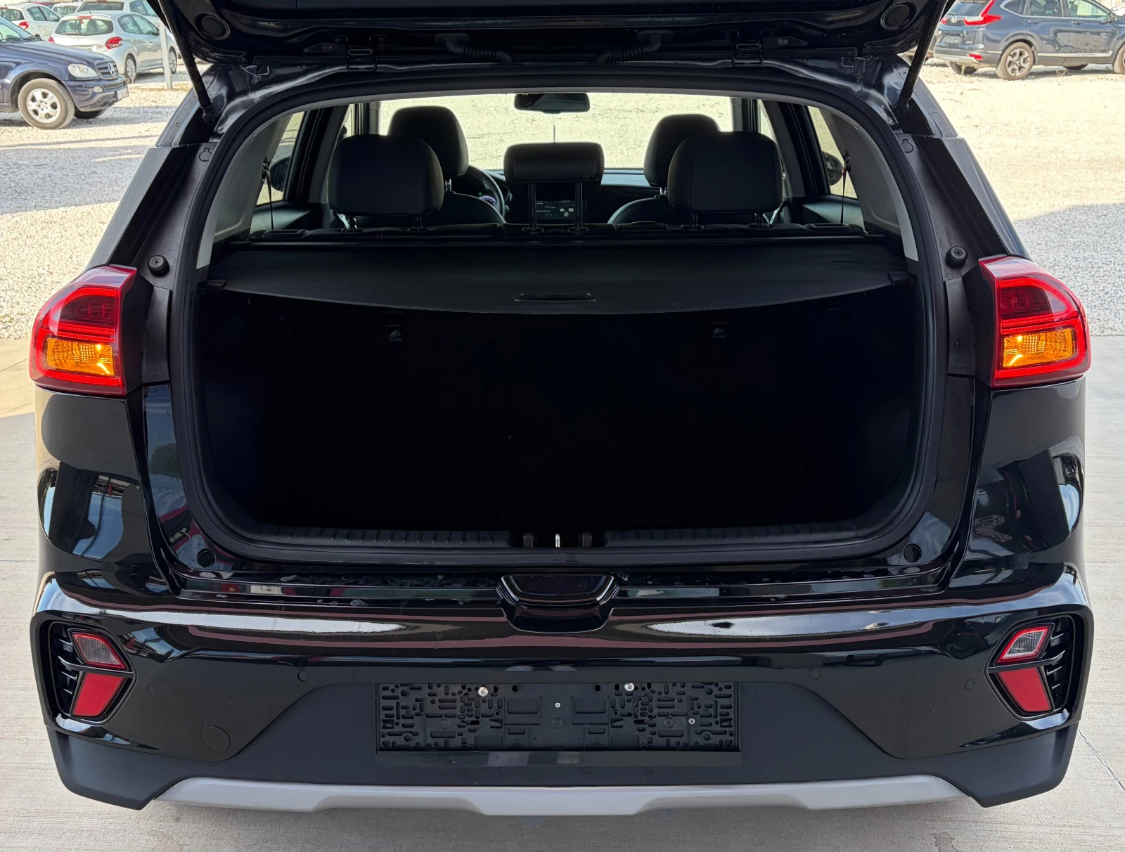 Kia Niro 1.6 HEV , снимка 10 - Автомобили и джипове - 56223410