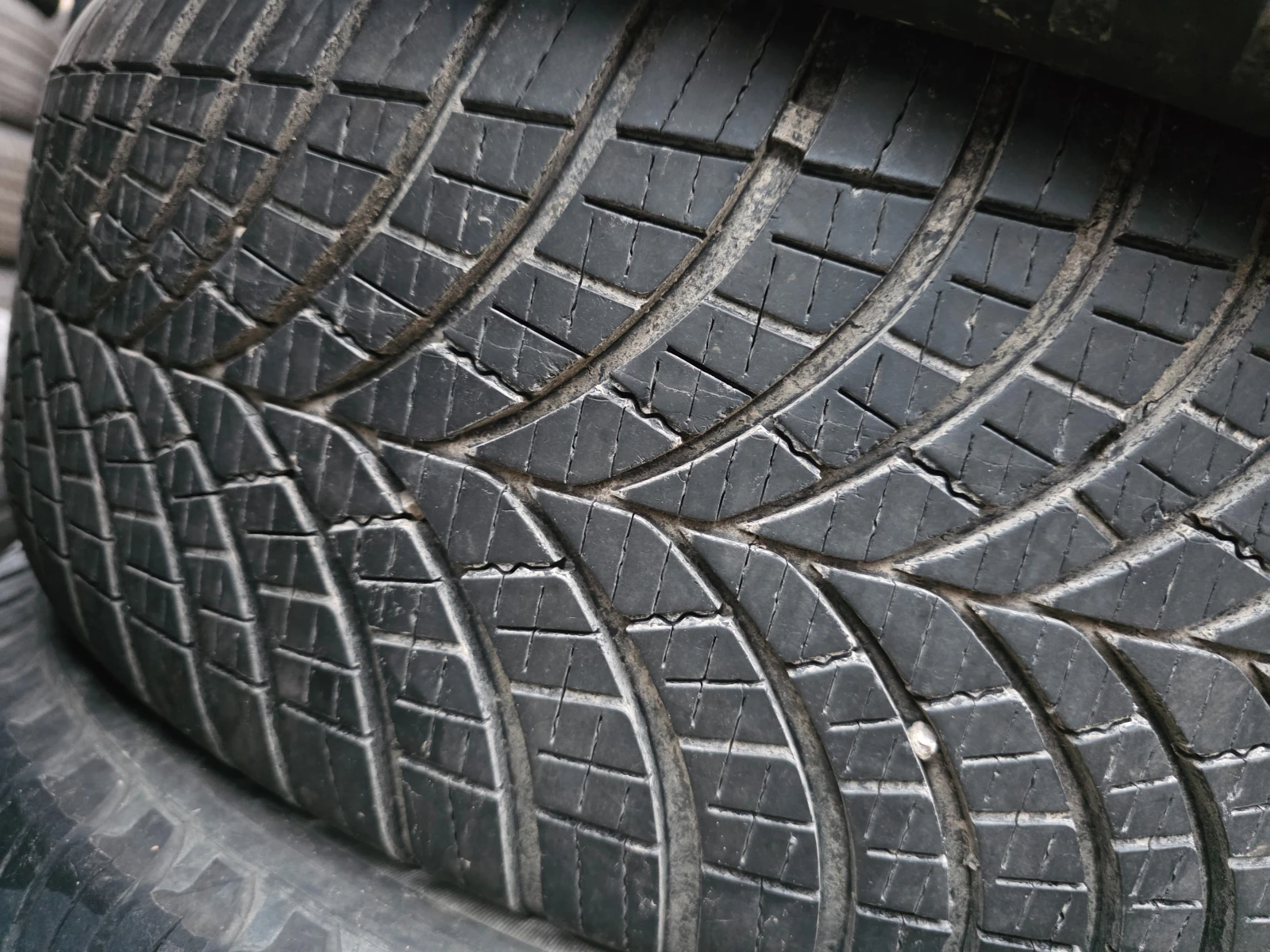 Гуми Всесезонни 215/60R17, снимка 5 - Гуми и джанти - 54734773