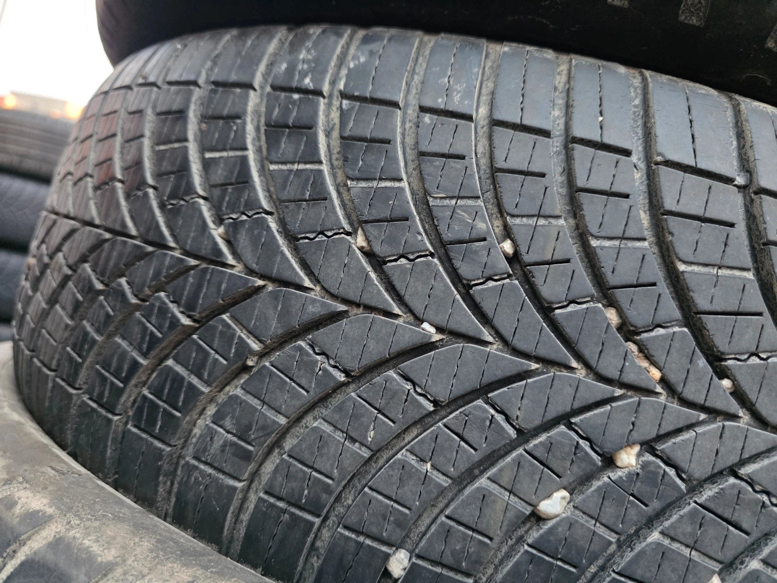 Гуми Всесезонни 215/60R17, снимка 3 - Гуми и джанти - 54734773