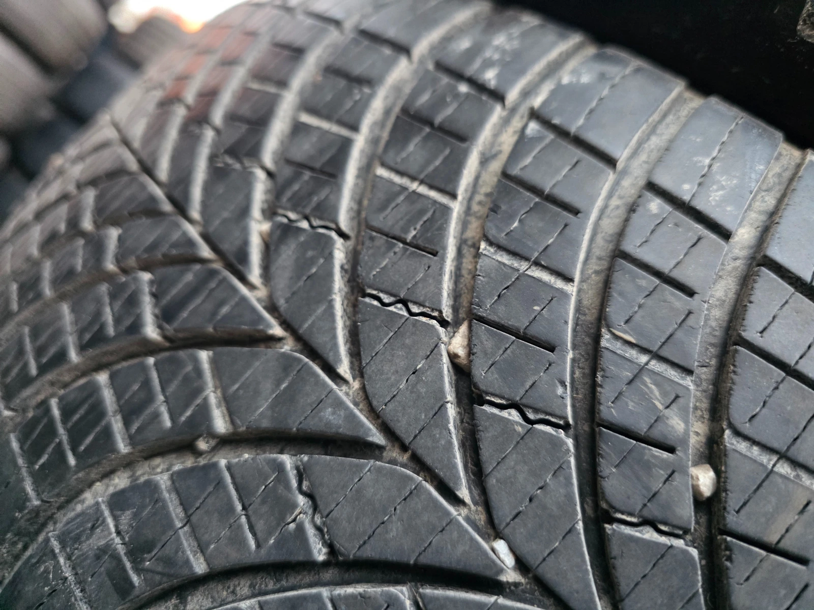 Гуми Всесезонни 215/60R17