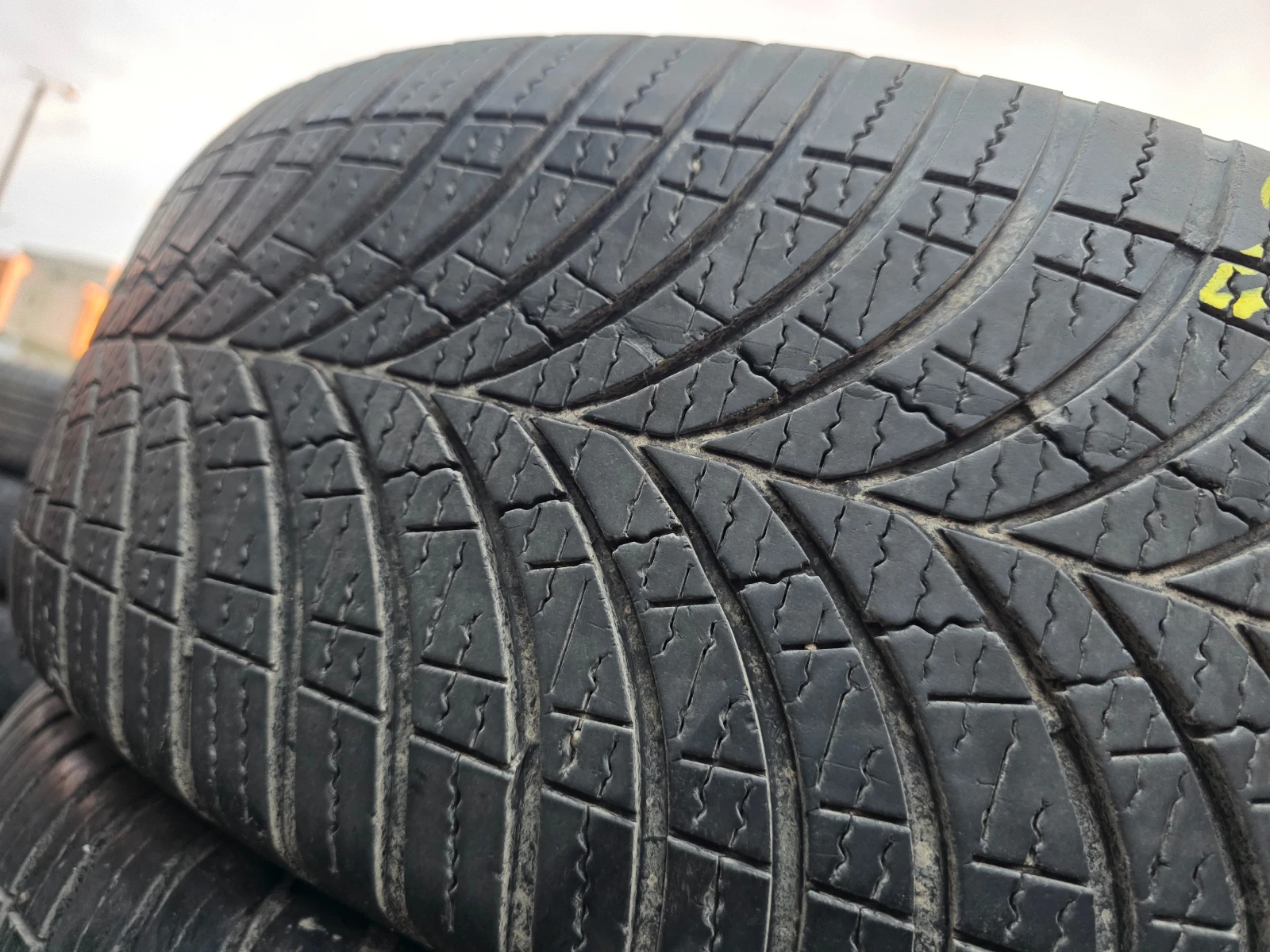 Гуми Всесезонни 215/60R17, снимка 2 - Гуми и джанти - 54734773