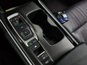 Honda Accord 10Th Generation 2.0 Hybrid Touring, снимка 9