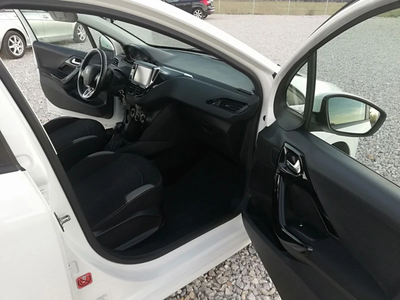 Peugeot 208 1.2i kli italia, снимка 13 - Автомобили и джипове - 47809366