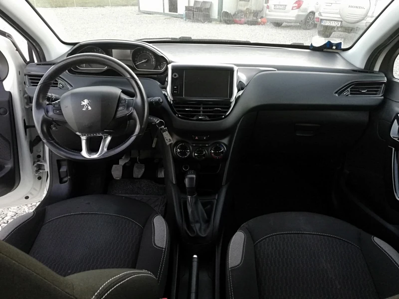 Peugeot 208 1.2i kli italia, снимка 12 - Автомобили и джипове - 47809366