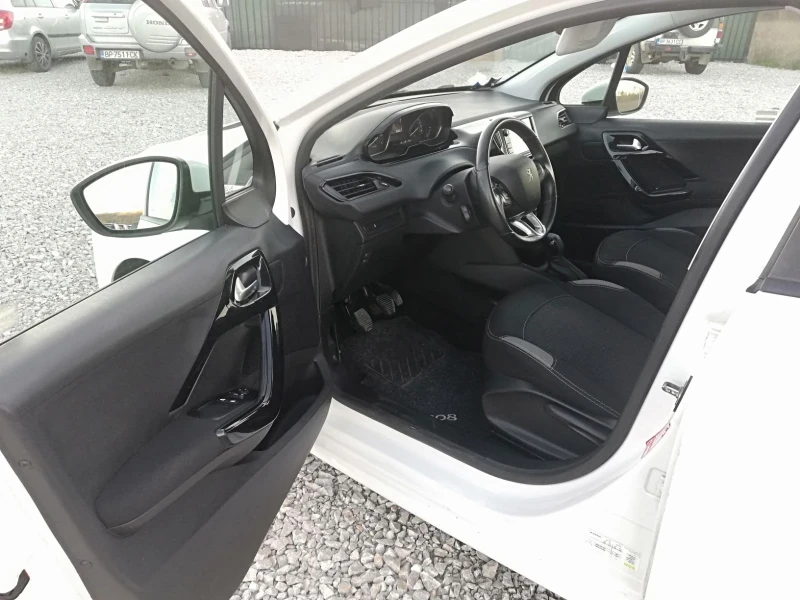 Peugeot 208 1.2i kli italia, снимка 8 - Автомобили и джипове - 47809366