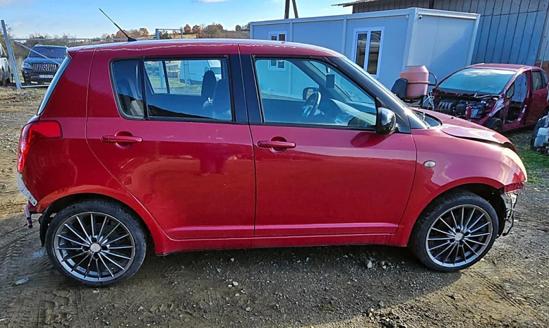 Suzuki Swift 1.3 4WD, снимка 4 - Автомобили и джипове - 52712529