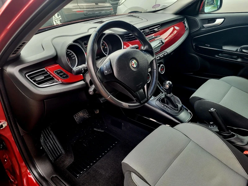 Alfa Romeo Giulietta 1.4 TURBO / 170к.с. / ТОП СЪСТОЯНИЕ , снимка 7 - Автомобили и джипове - 53178680