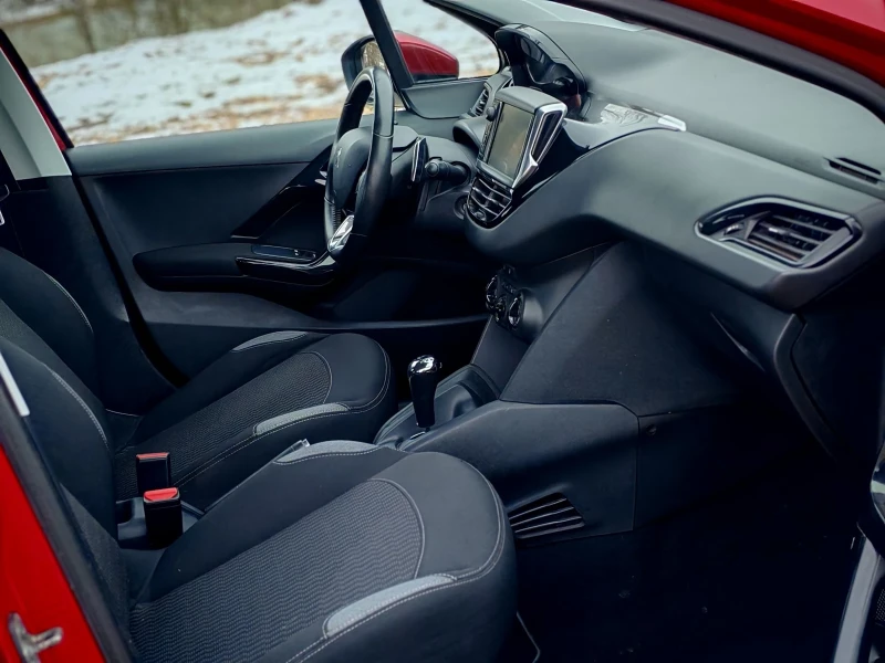 Peugeot 208 1.2I(82)* АВТОМАТИК* FACELIFT* НОВ ВНОС* , снимка 7 - Автомобили и джипове - 53583535