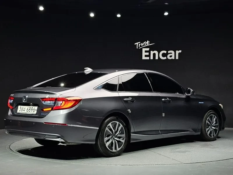 Honda Accord 10Th Generation 2.0 Hybrid Touring, снимка 2 - Автомобили и джипове - 55044894