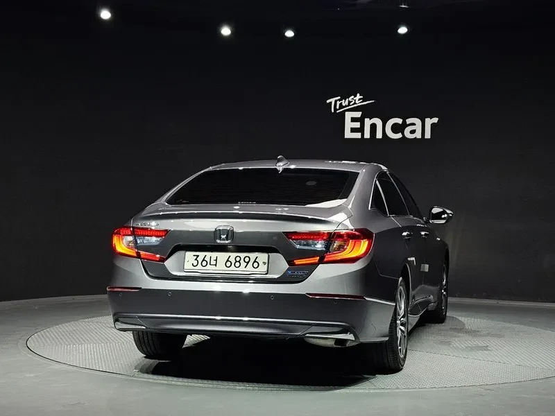 Honda Accord 10Th Generation 2.0 Hybrid Touring, снимка 4 - Автомобили и джипове - 55044894