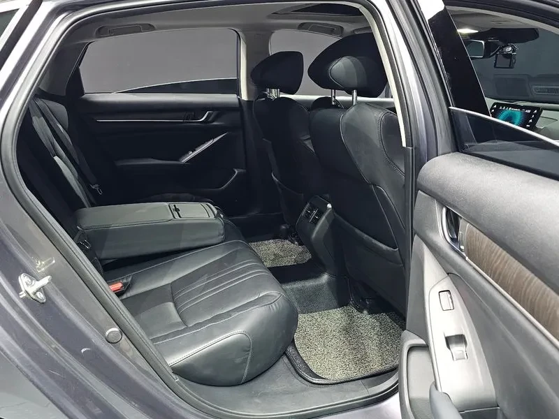 Honda Accord 10Th Generation 2.0 Hybrid Touring, снимка 11 - Автомобили и джипове - 55044894