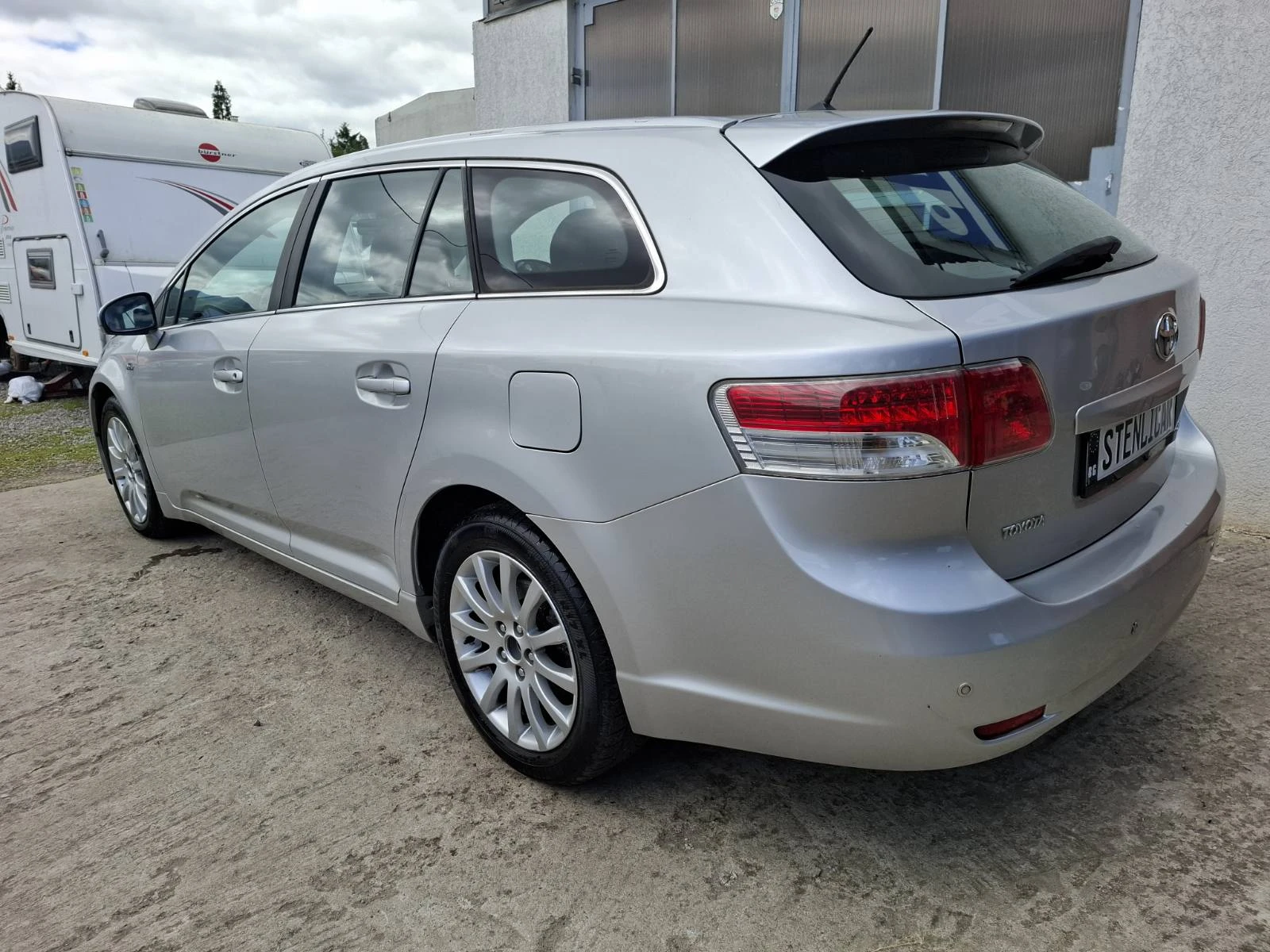 Toyota Avensis 2.2D-CAT AВТОМАТИК - изображение 8