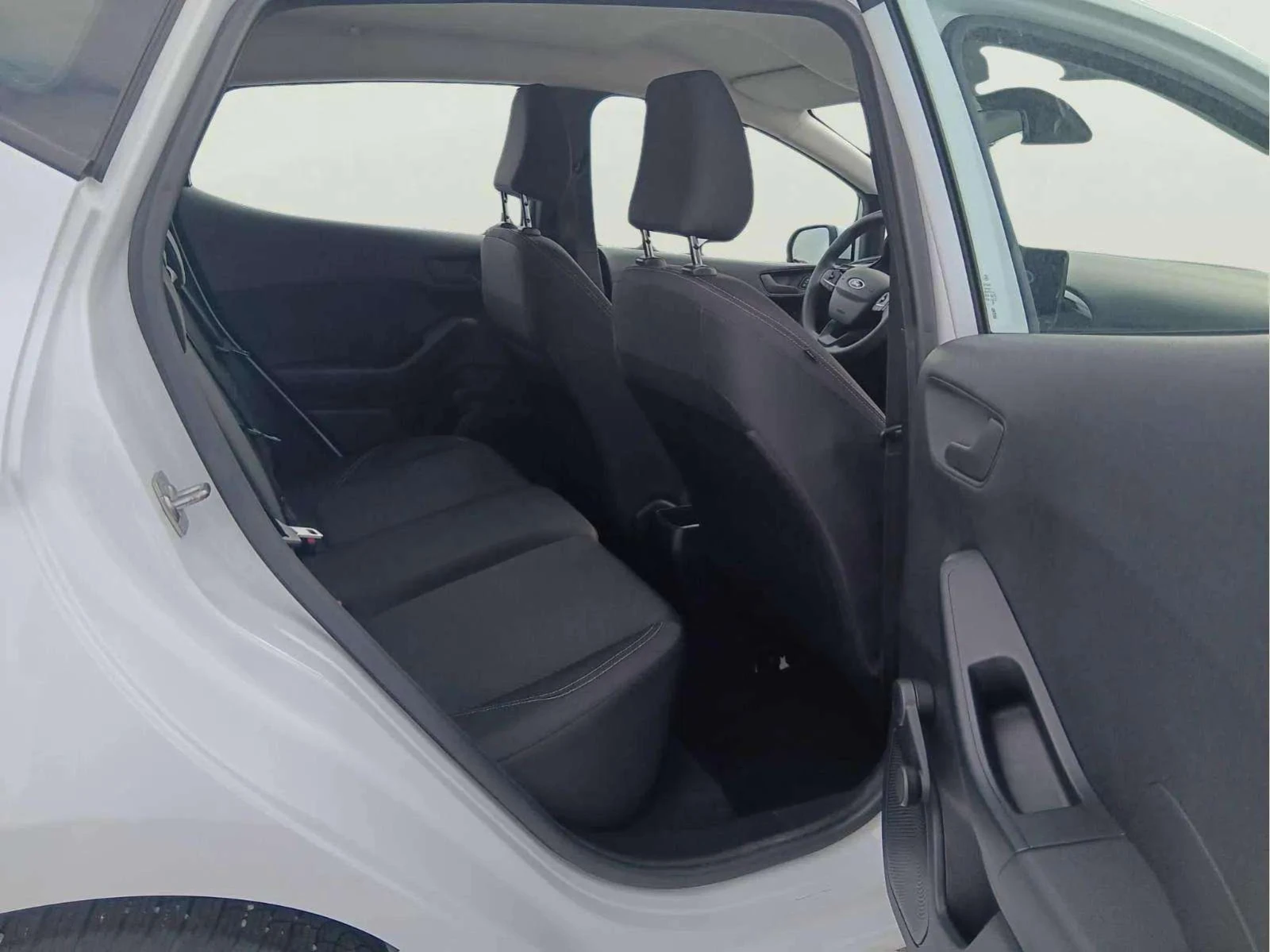 Ford Fiesta 1.1, снимка 10 - Автомобили и джипове - 53818888