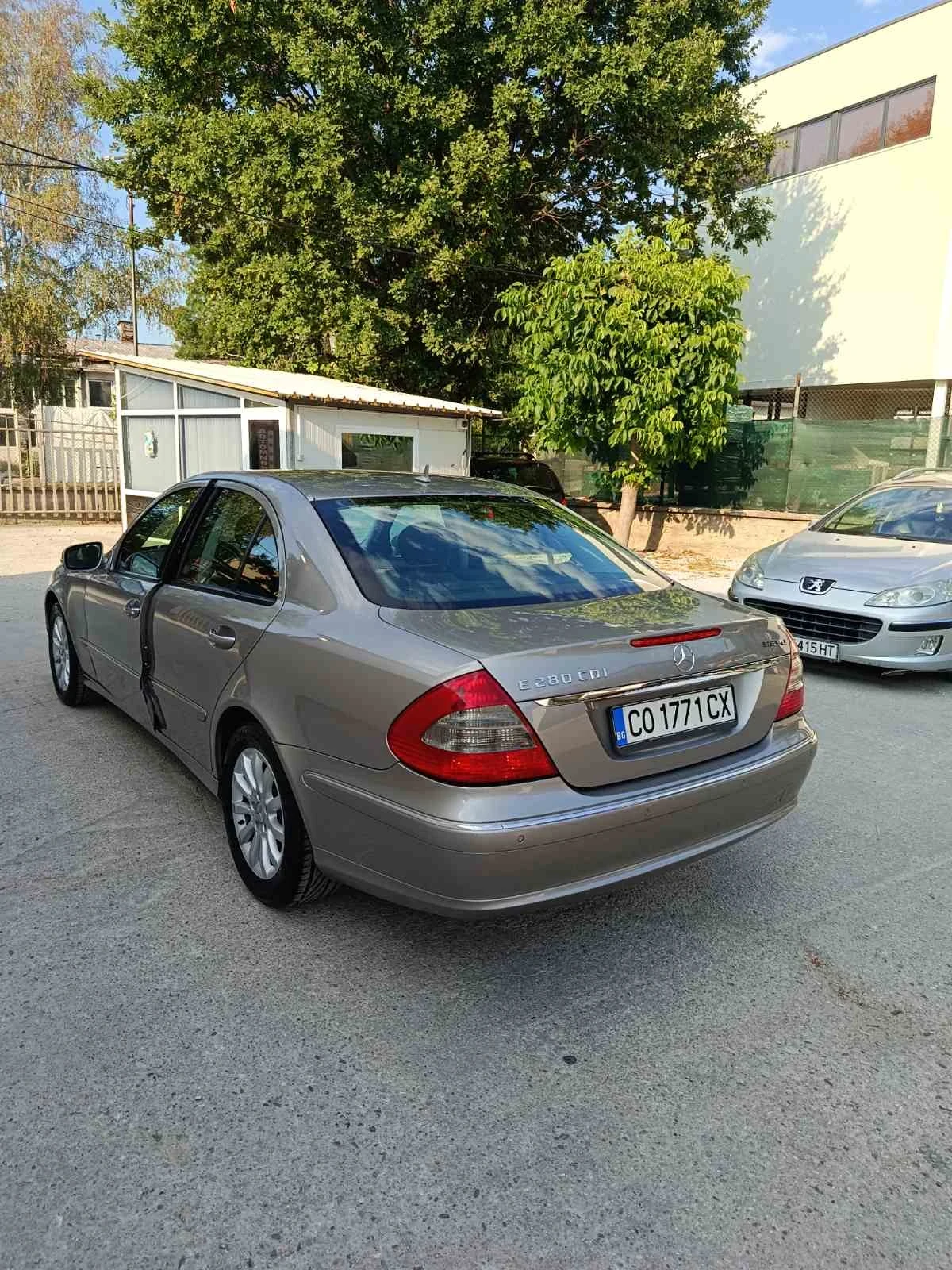 Mercedes-Benz 280, снимка 4 - Автомобили и джипове - 55754691