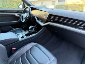 VW Touareg 3.0TDIV6 4MOTION/DIGITAL/DISTRONIC/ПОДГРЕВ/ИСТОРИЯ - 30900 € / 60435.15 лв. - 50976173 9