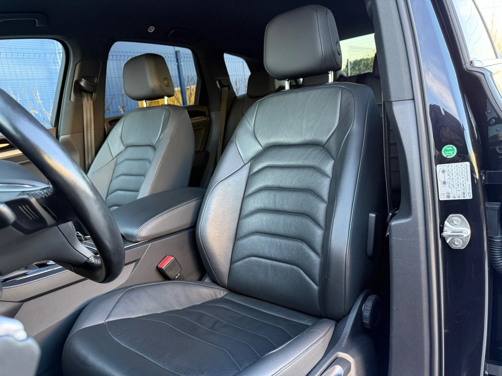 VW Touareg 3.0TDIV6 4MOTION/DIGITAL/DISTRONIC/ПОДГРЕВ/ИСТОРИЯ, снимка 7 - Автомобили и джипове - 53828040