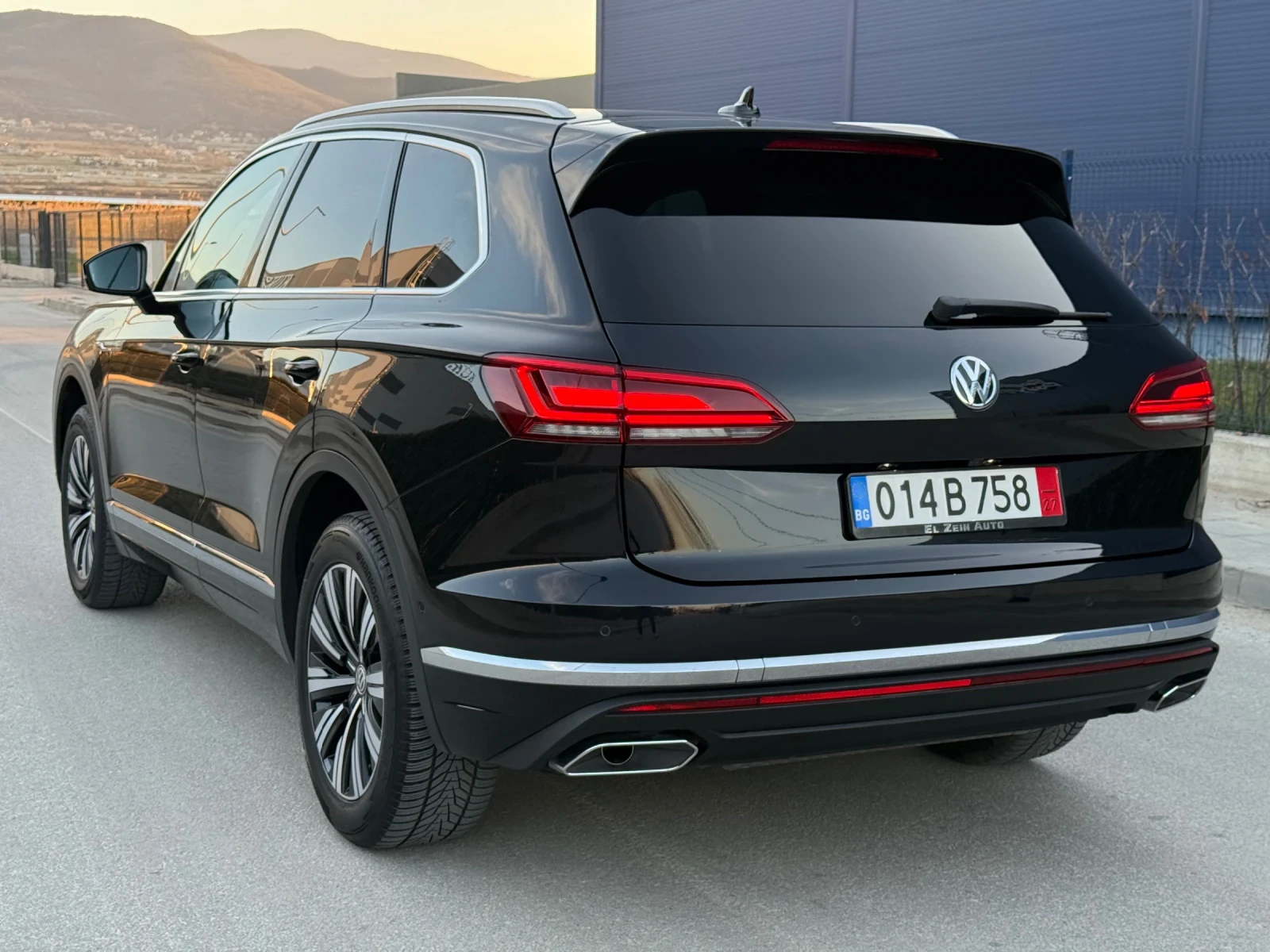 VW Touareg 3.0TDIV6 4MOTION/DIGITAL/DISTRONIC/ПОДГРЕВ/ИСТОРИЯ, снимка 5 - Автомобили и джипове - 53828040
