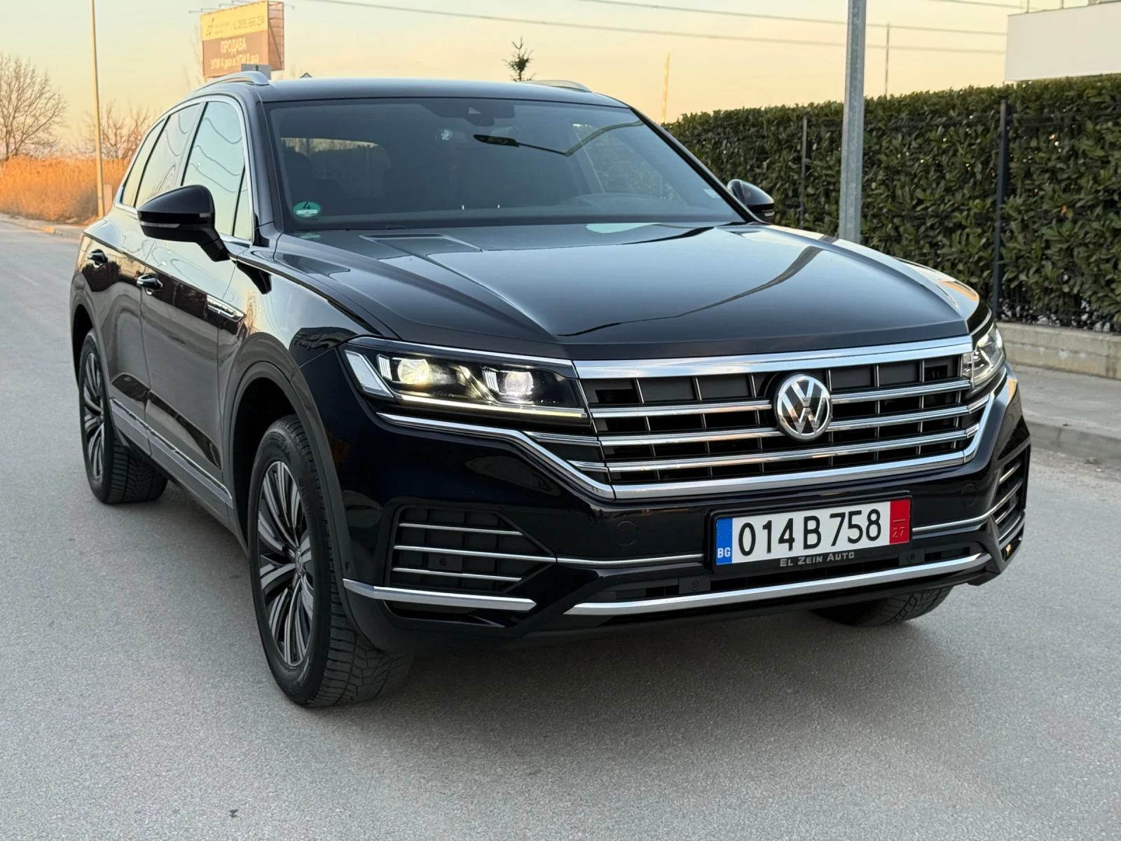 VW Touareg 3.0TDIV6 4MOTION/DIGITAL/DISTRONIC/ПОДГРЕВ/ИСТОРИЯ, снимка 2 - Автомобили и джипове - 53828040