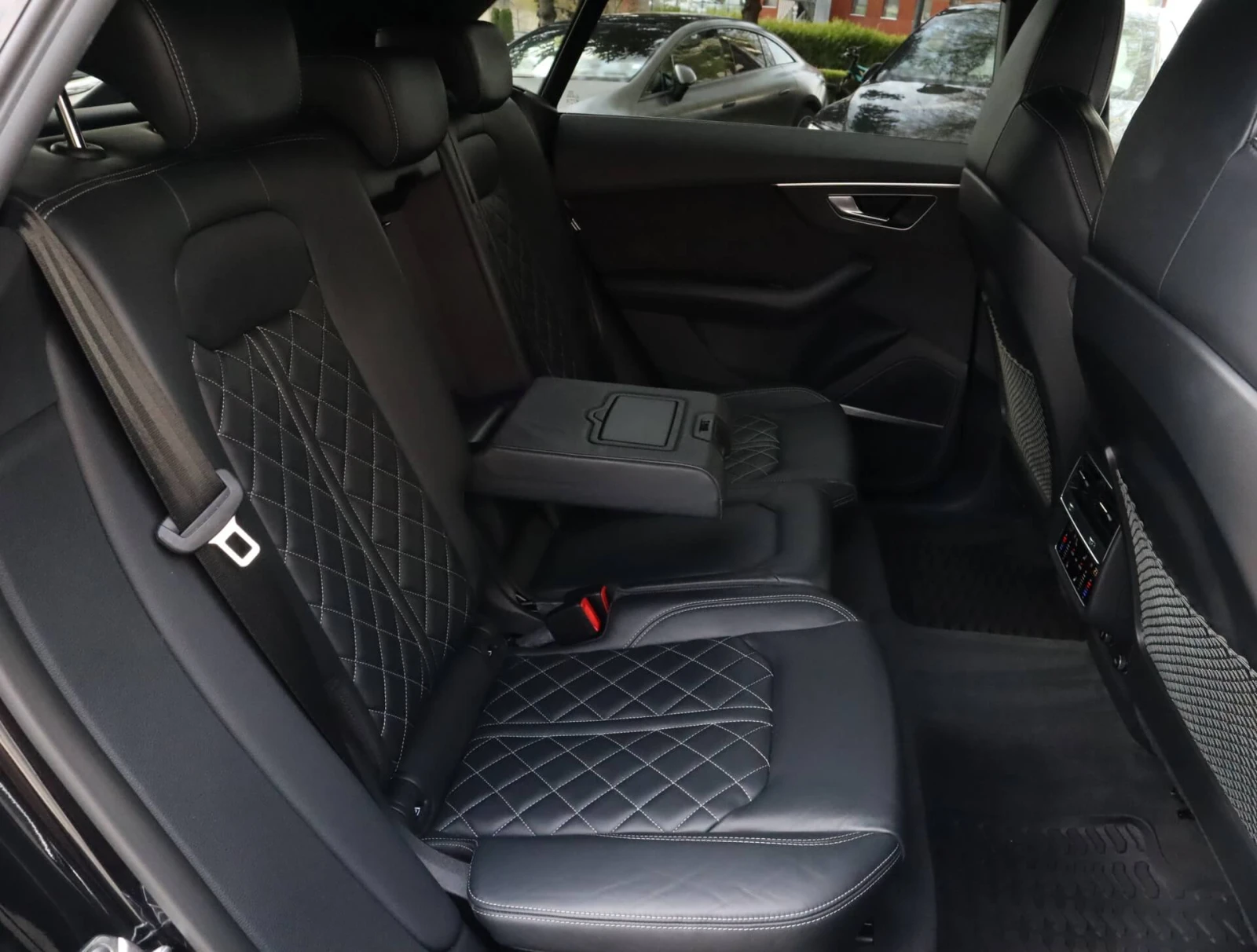 Audi SQ8 4.0TDI/Virtual/Quattro/Carbon/Pano/Bang&Olufsen/, снимка 9 - Автомобили и джипове - 54310098