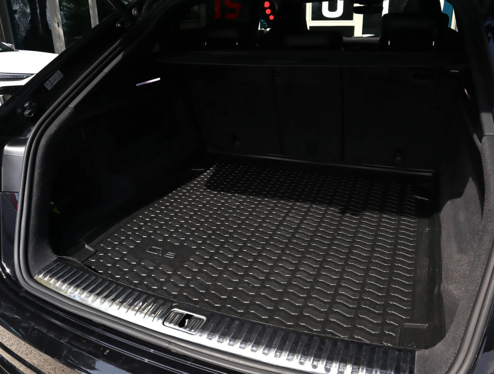 Audi SQ8 4.0TDI/Virtual/Quattro/Carbon/Pano/Bang&Olufsen/, снимка 16 - Автомобили и джипове - 54310098