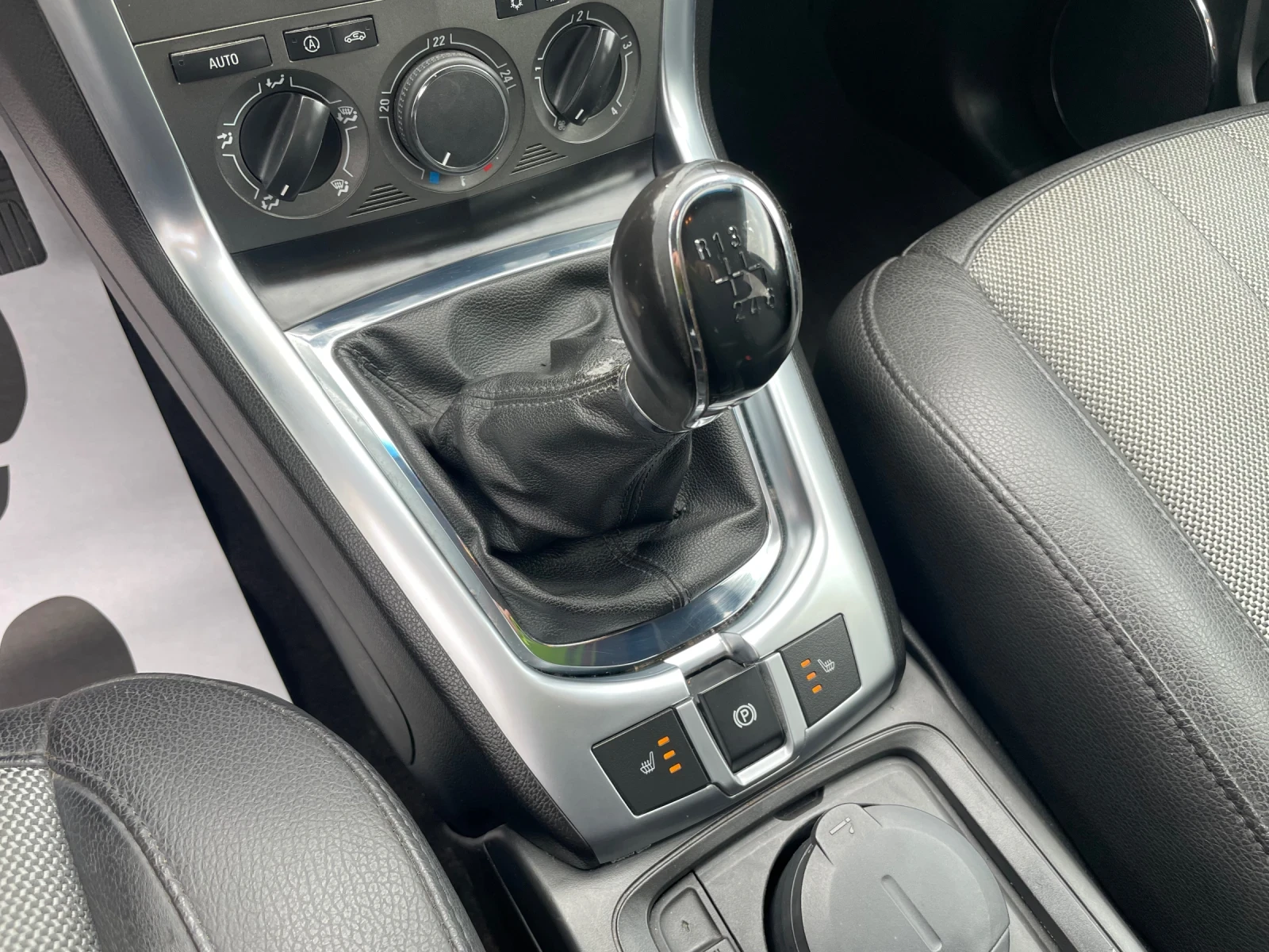 Opel Antara 2.2CDTI FACE ПОДГРЕВ КОЖА EURO5, снимка 14 - Автомобили и джипове - 54655206