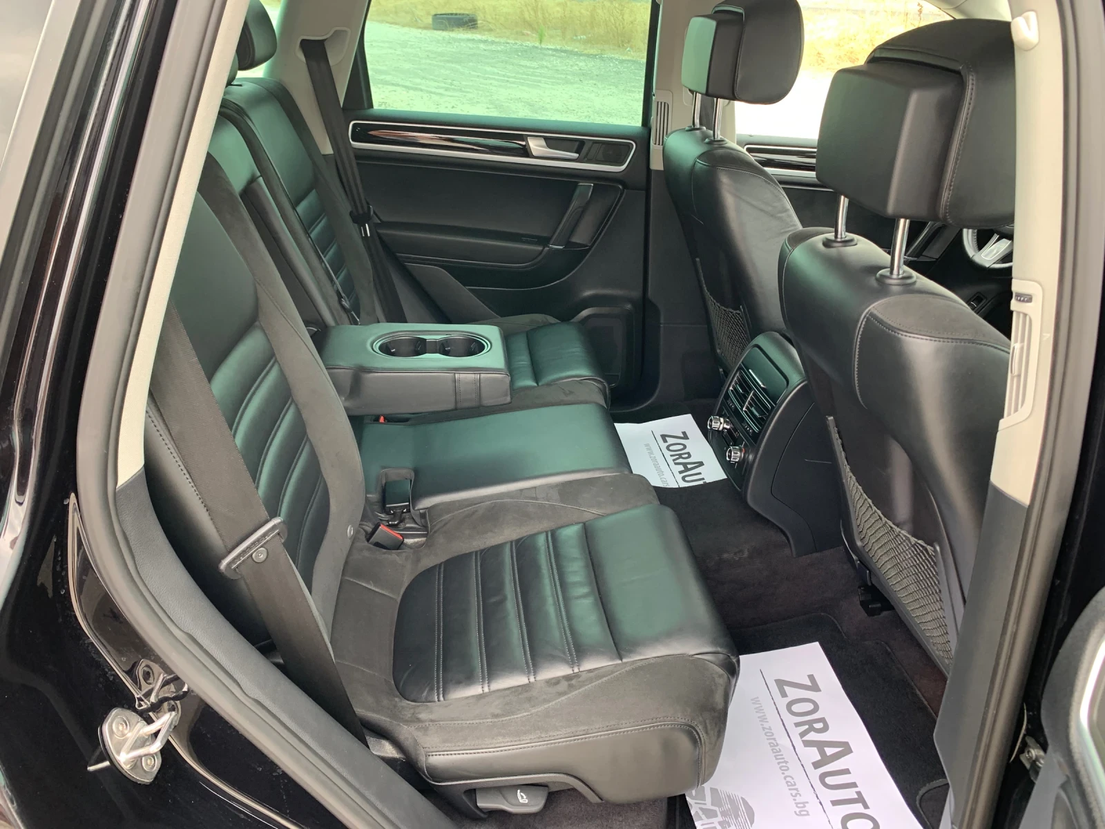 VW Touareg 3.0 V.6 TDI, снимка 15 - Автомобили и джипове - 56172118