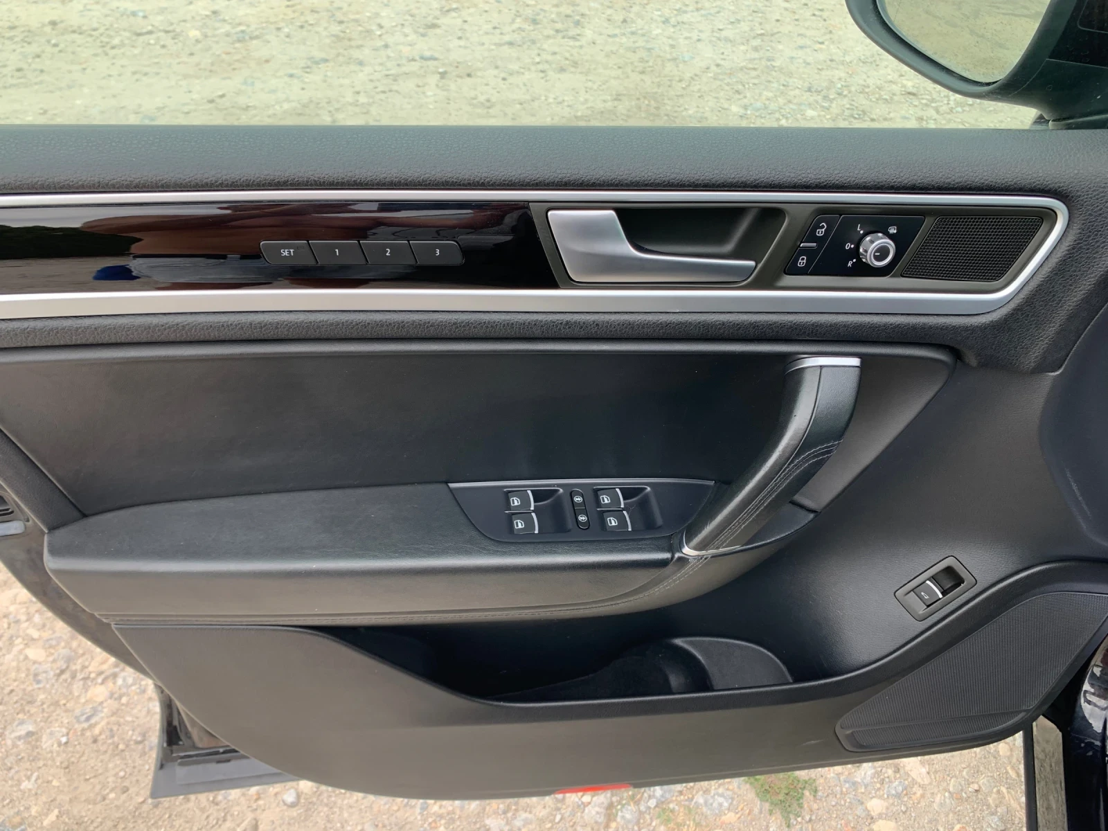 VW Touareg 3.0 V.6 TDI, снимка 16 - Автомобили и джипове - 56172118
