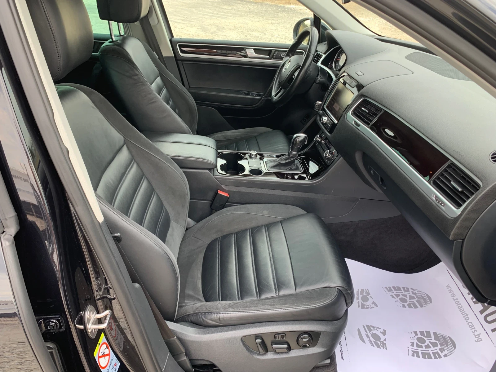 VW Touareg 3.0 V.6 TDI, снимка 14 - Автомобили и джипове - 56172118
