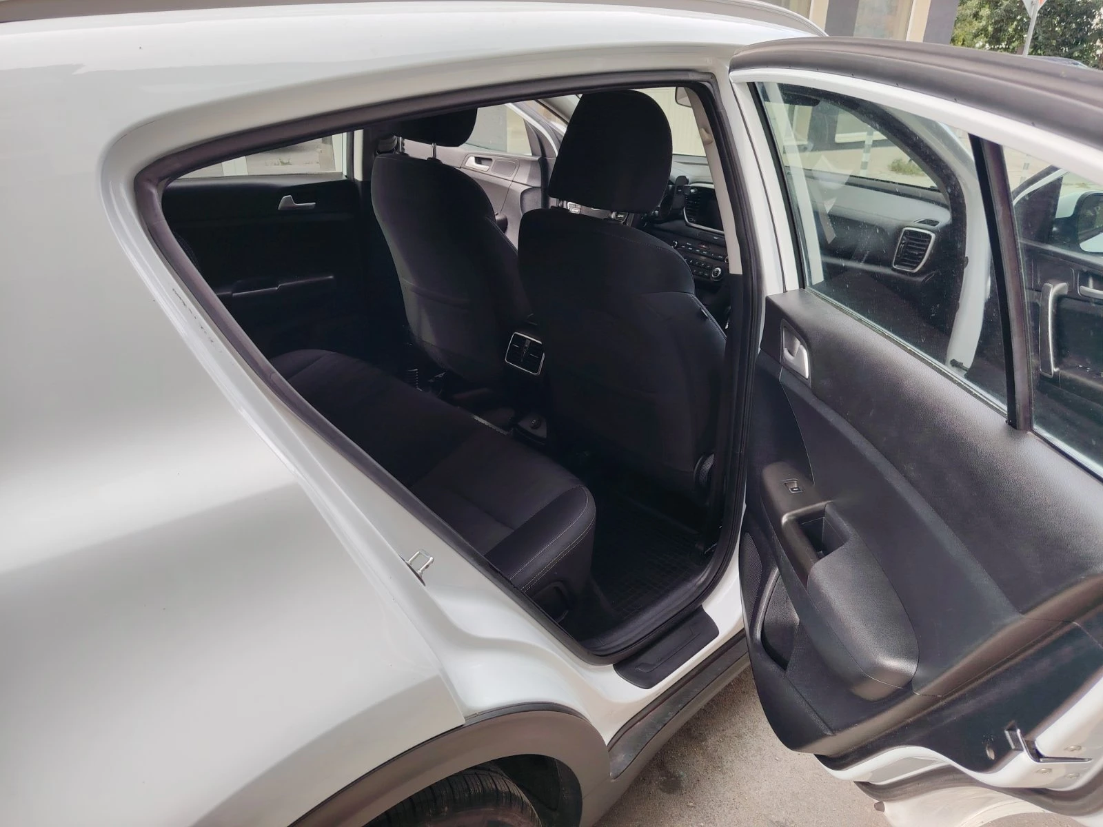 Kia Sportage, снимка 4 - Автомобили и джипове - 56244735