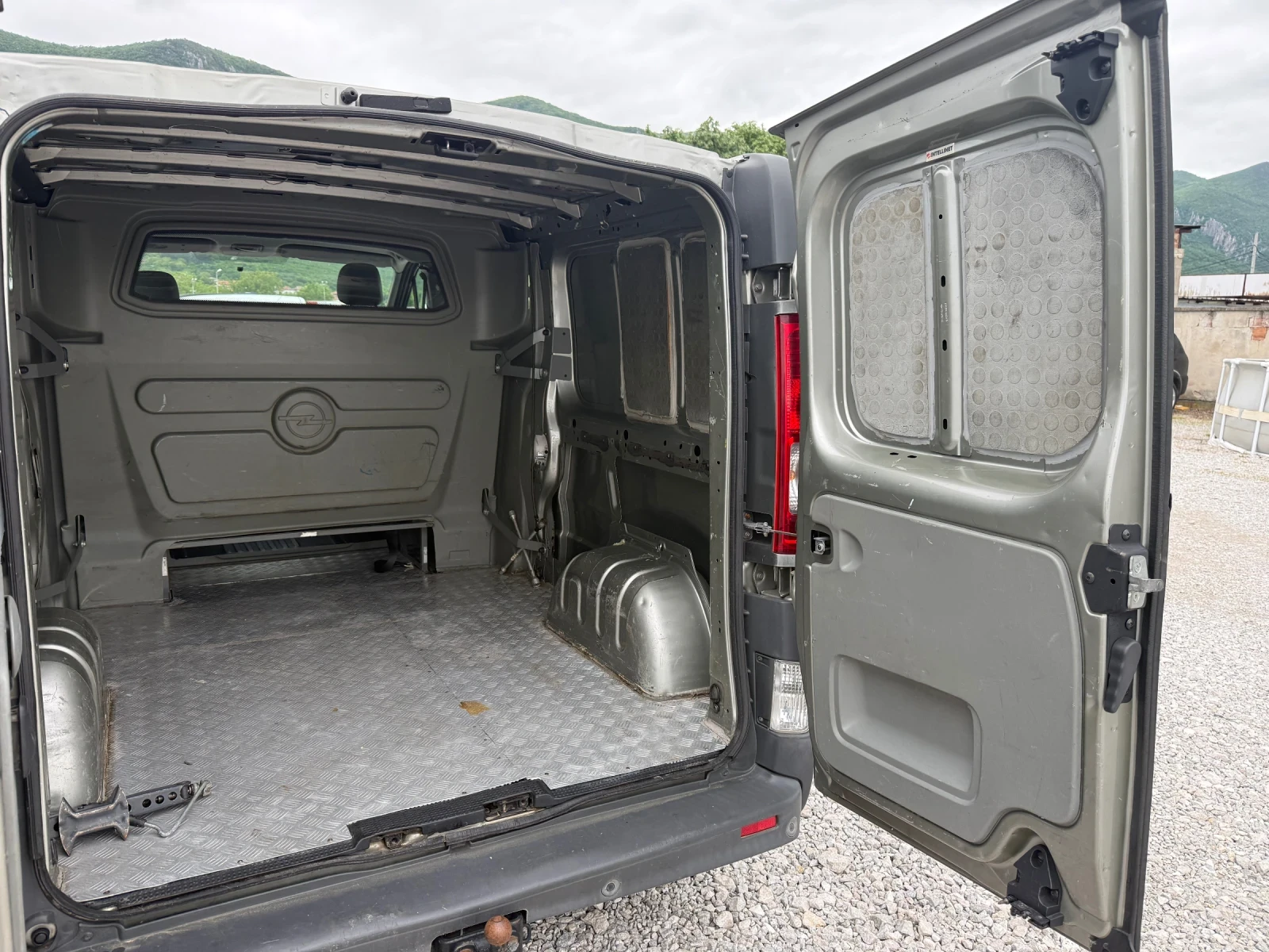 Opel Vivaro 2.5DCI AUTOMAT LONG, снимка 16 - Бусове и автобуси - 54543081
