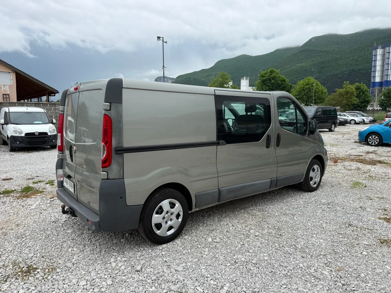 Opel Vivaro 2.5DCI AUTOMAT LONG, снимка 5 - Бусове и автобуси - 54543081