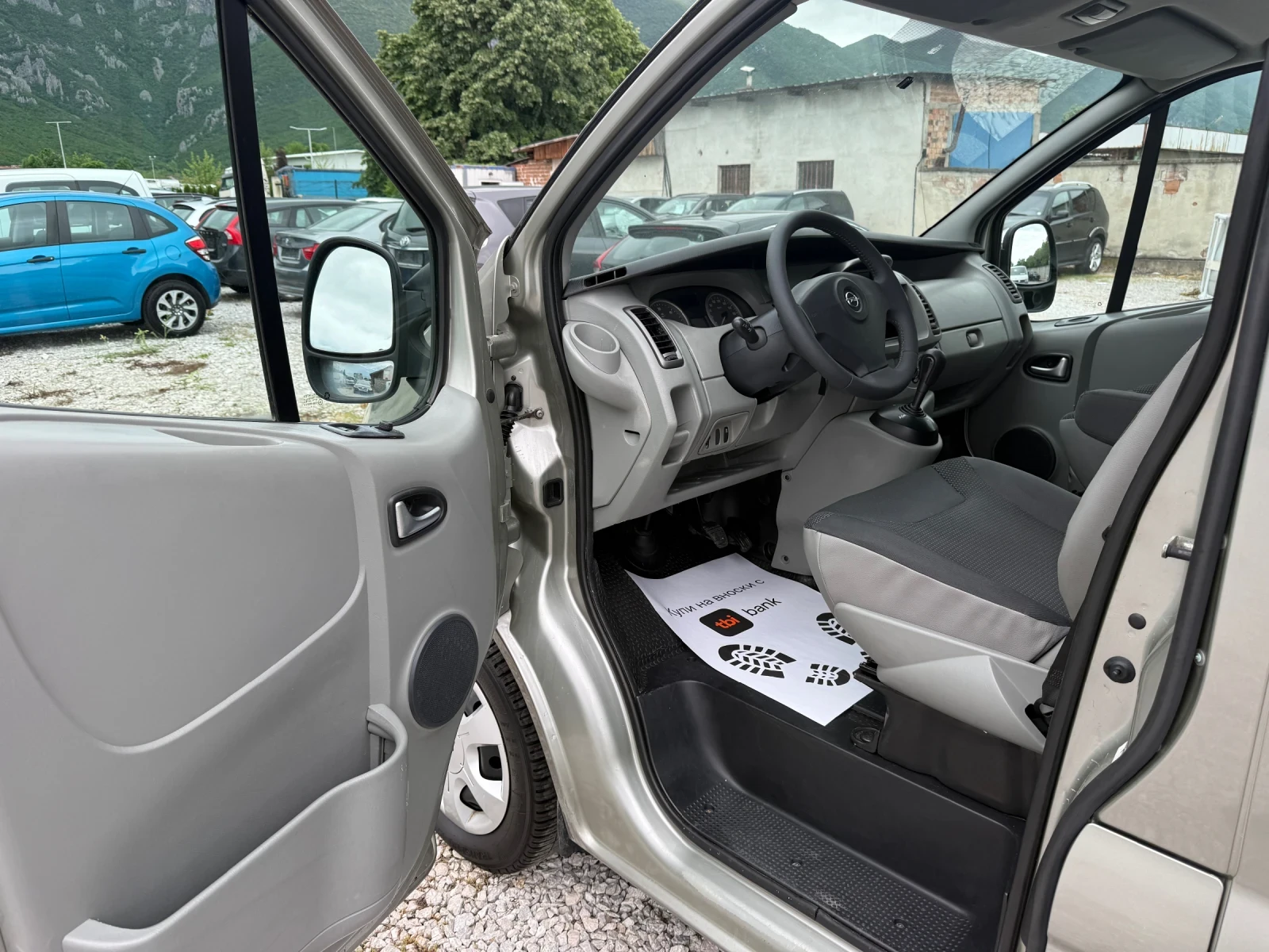 Opel Vivaro 2.5DCI AUTOMAT LONG, снимка 11 - Бусове и автобуси - 54543081