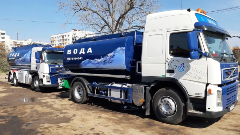 Volvo Fm Водоноски 3 броя, снимка 1 - Камиони - 48200357