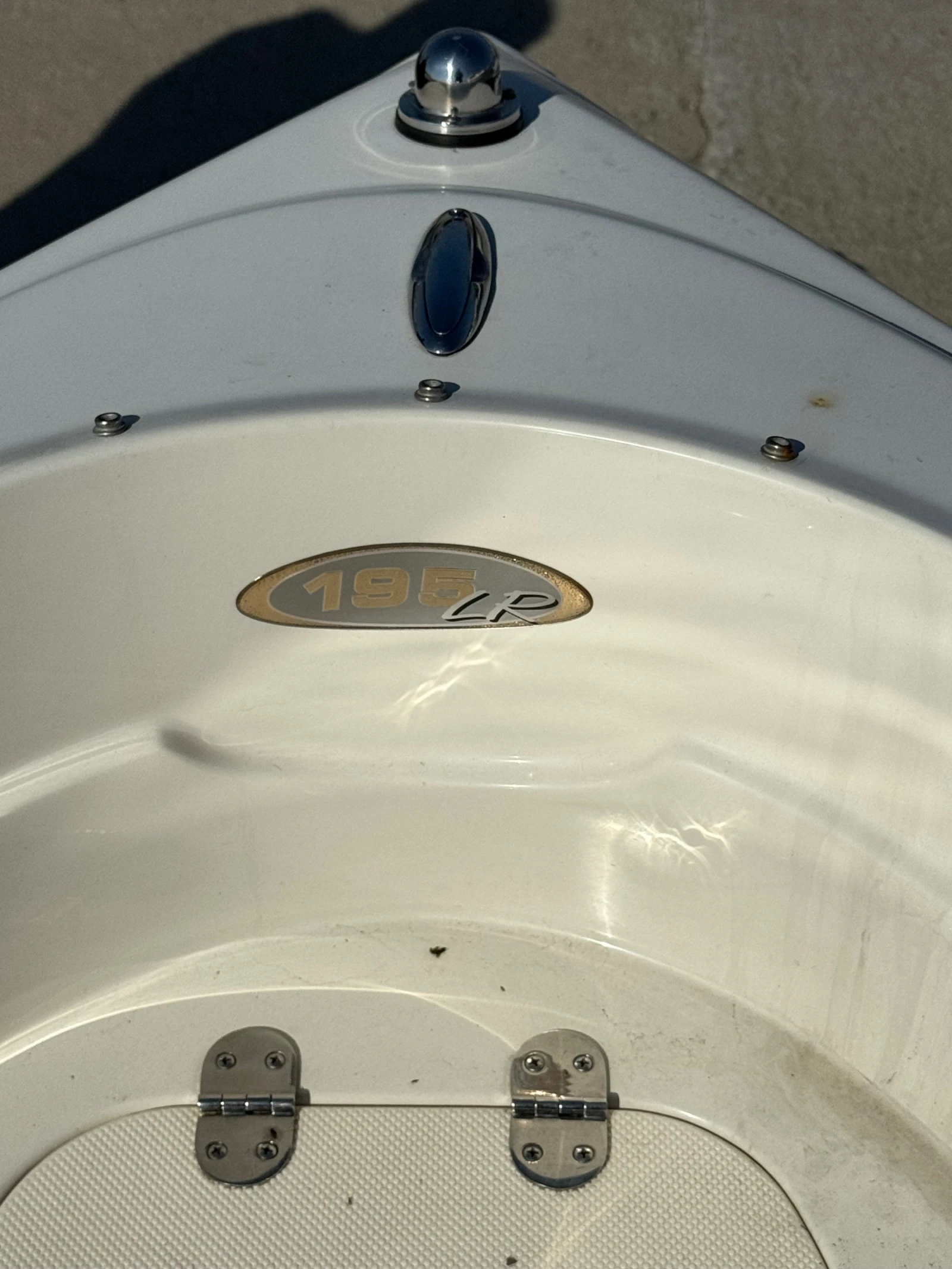 Моторна яхта Stingray 195LR - изображение 4