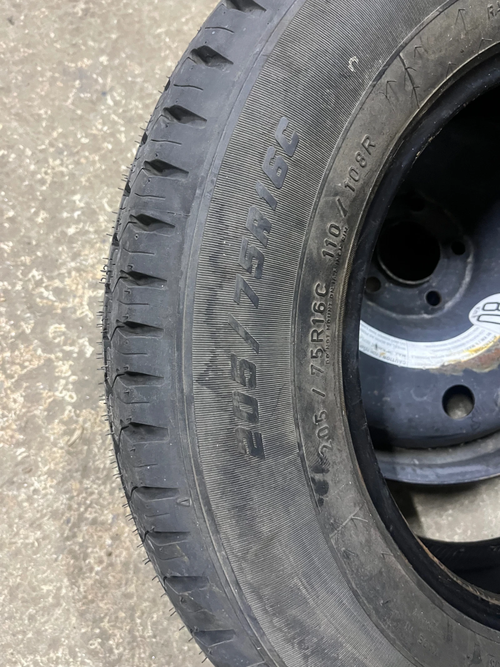 Гуми Летни 205/75R16, снимка 2 - Гуми и джанти - 55696837