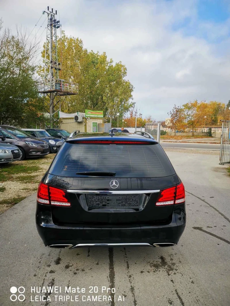 Mercedes-Benz E 220, снимка 3 - Автомобили и джипове - 49127536