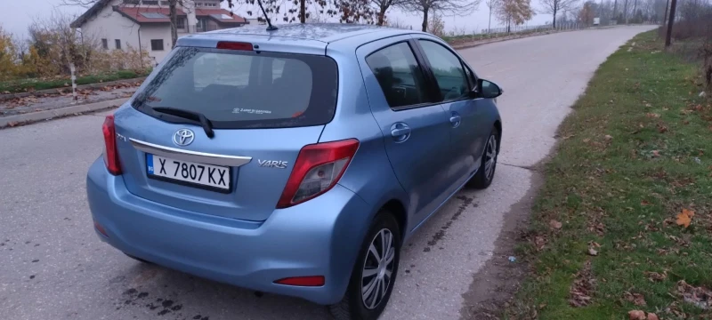 Toyota Yaris 1.0i, снимка 4 - Автомобили и джипове - 52484514