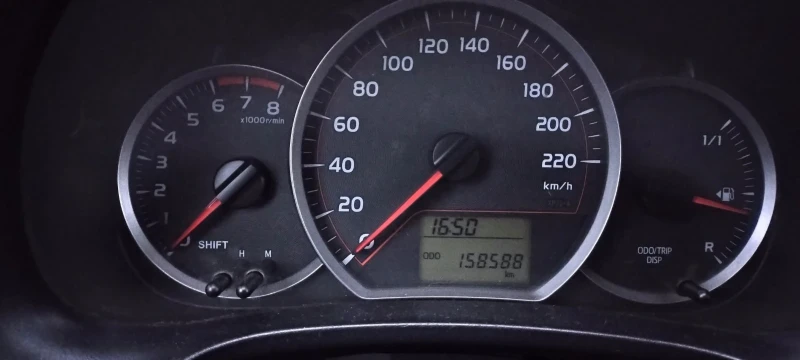 Toyota Yaris 1.0i, снимка 10 - Автомобили и джипове - 52484514