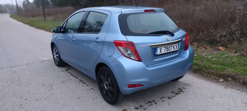 Toyota Yaris 1.0i, снимка 3 - Автомобили и джипове - 52484514