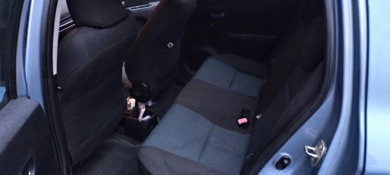 Toyota Yaris 1.0i, снимка 7 - Автомобили и джипове - 52484514