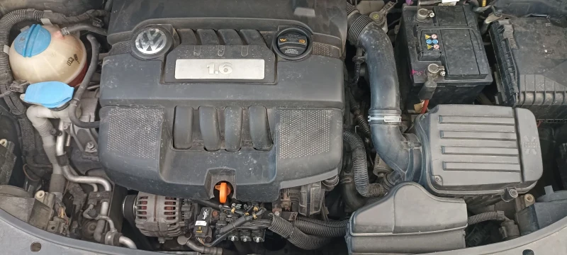 VW Touran, снимка 15 - Автомобили и джипове - 52516403