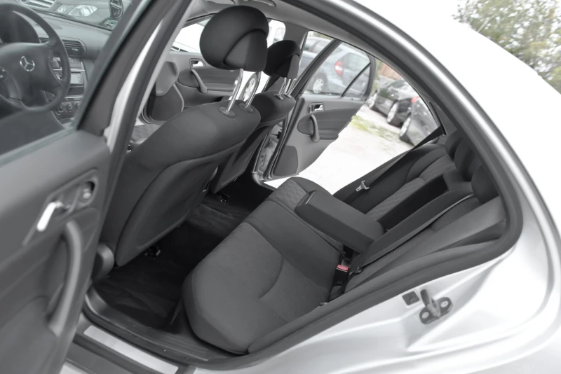Mercedes-Benz C 180 I kompressor 6sh, снимка 10 - Автомобили и джипове - 52531667