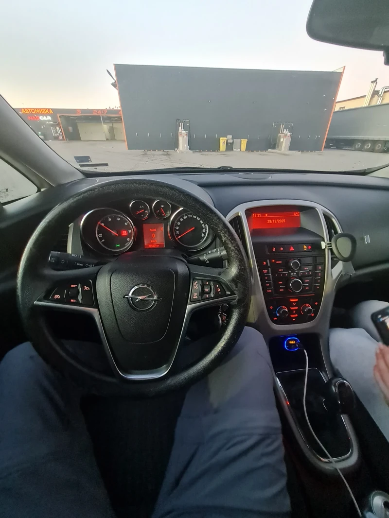 Opel Astra 1.3 ecoflex, снимка 10 - Автомобили и джипове - 52929912