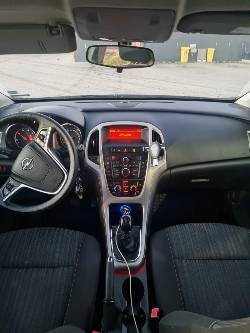 Opel Astra 1.3 ecoflex, снимка 8 - Автомобили и джипове - 52929912