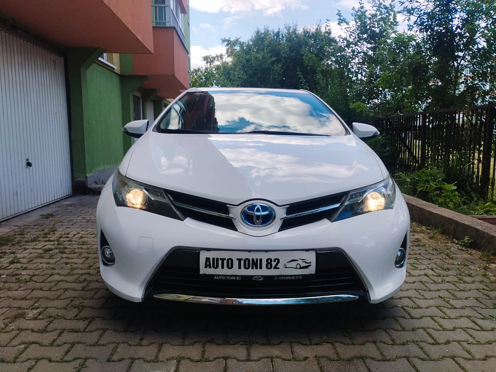 Toyota Auris 1.8i HYBRID / НАВИГАЦИЯ  АВТОМАТИК. - изображение 2