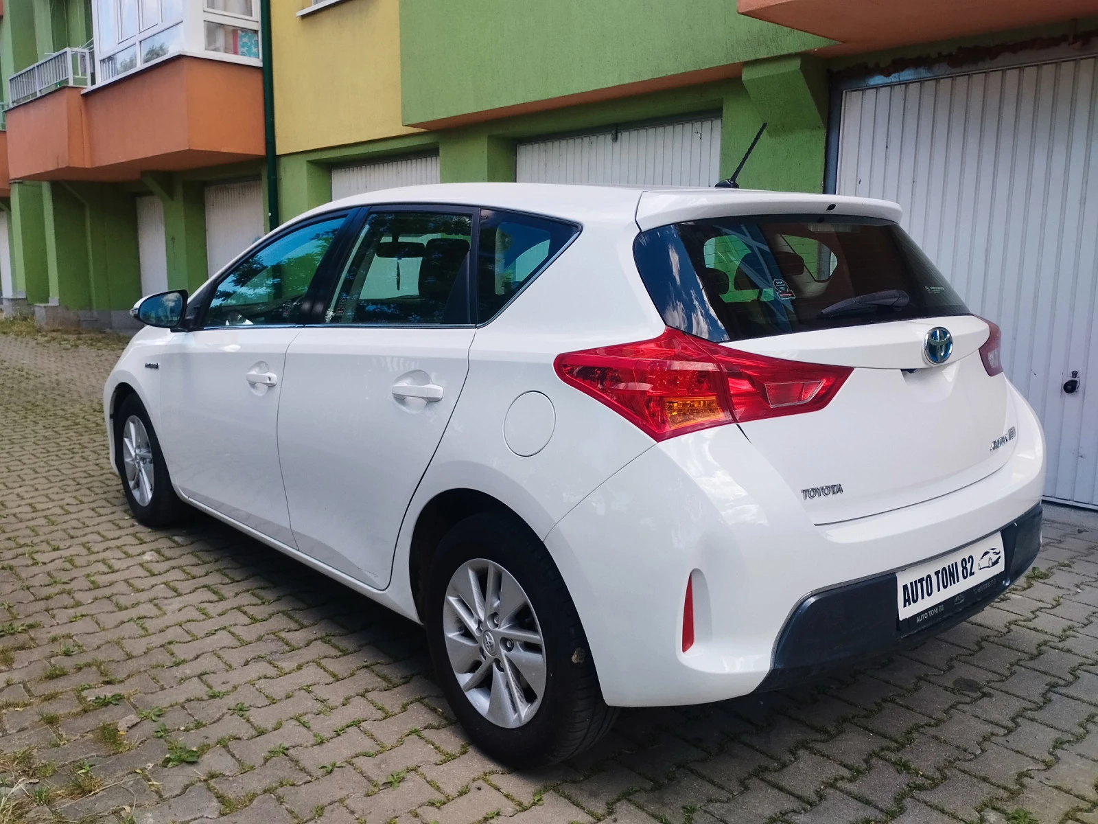 Toyota Auris 1.8i HYBRID / НАВИГАЦИЯ  АВТОМАТИК. - изображение 4