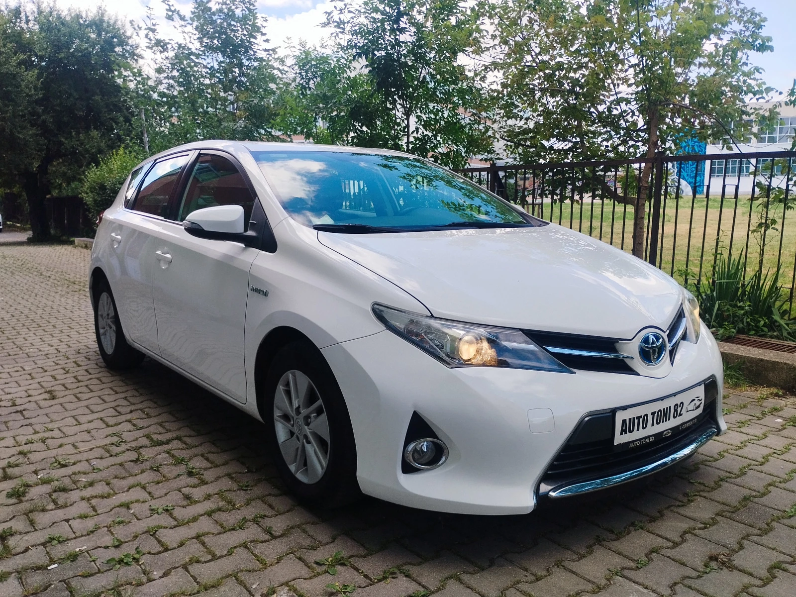 Toyota Auris 1.8i HYBRID / НАВИГАЦИЯ  АВТОМАТИК. - изображение 3